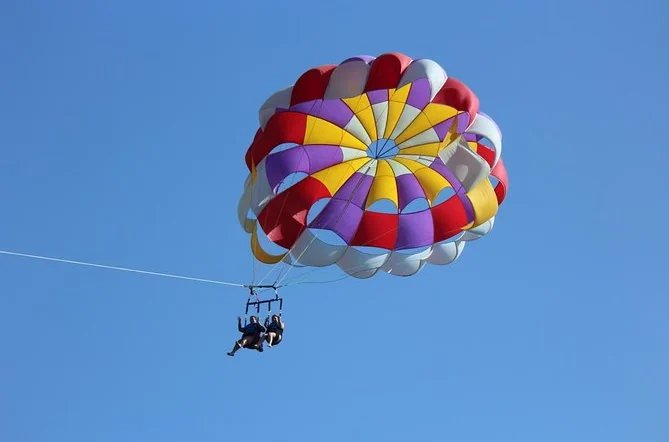Parasailing-Erlebnis auf St. Thomas